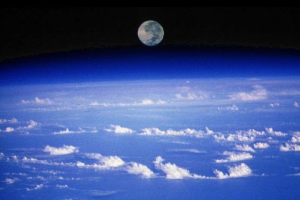 Планета Земля: Восход Луны