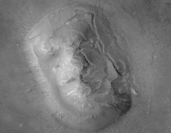 Marsianskoe lico krupnym planom