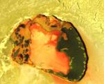 Smotrya vnutr' vulkana na Io