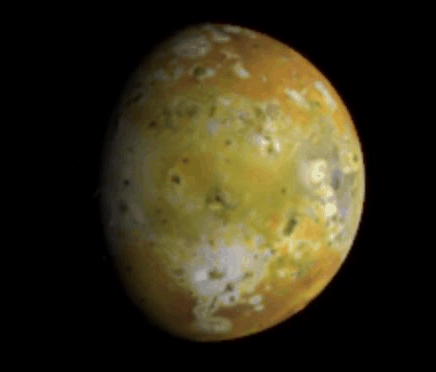 Pervoe cvetnoe izobrazhenie Io, sdelannoe "Galileo"