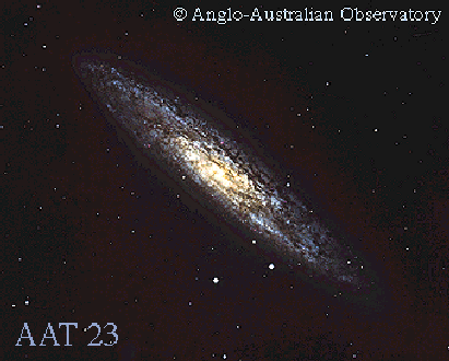 Спиральная галактика NGC 253 почти сбоку