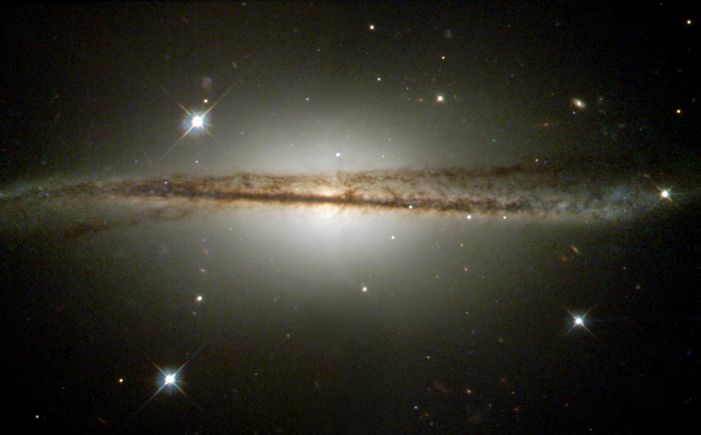 Iskrivlennaya spiral'naya galaktika ESO 510 13