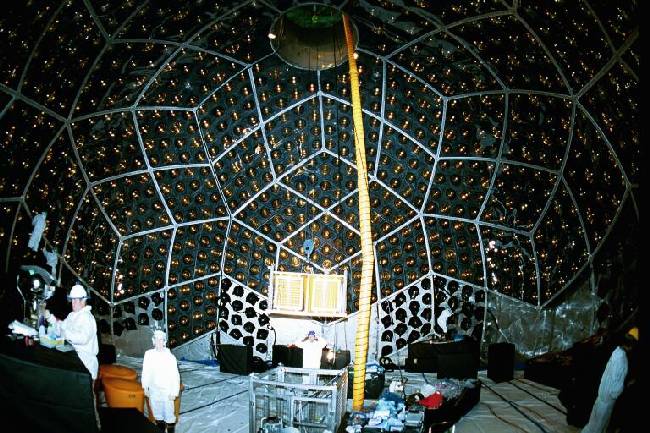 Detektor neitrino i solnechnoe izluchenie