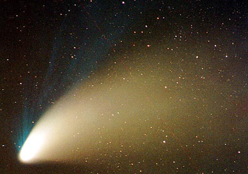 Переменный ионный хвост кометы Хейла-Боппа