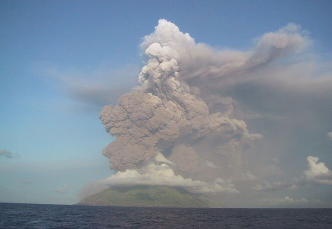 Извержение вулкана Анатахан