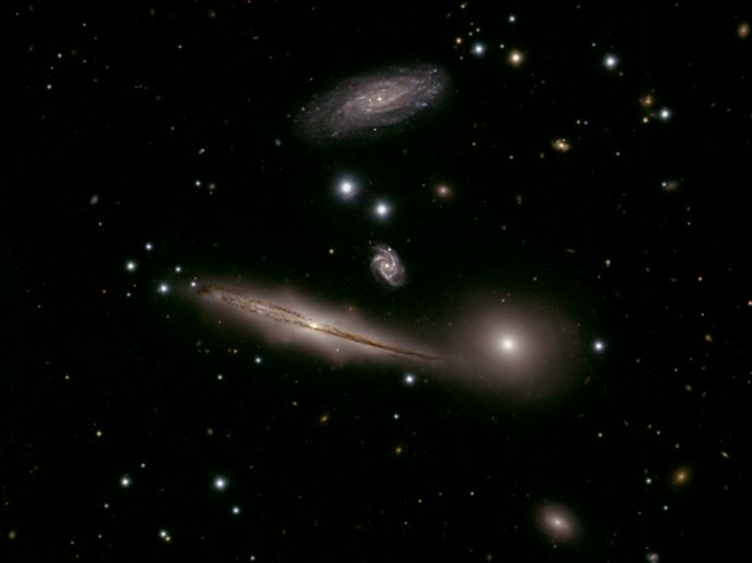 Группа галактик HCG 87
