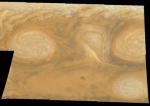 Белые овальные облака на Юпитере