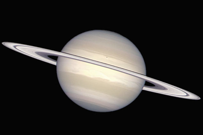 Estestvennyi vid Saturna s borta Kassini
