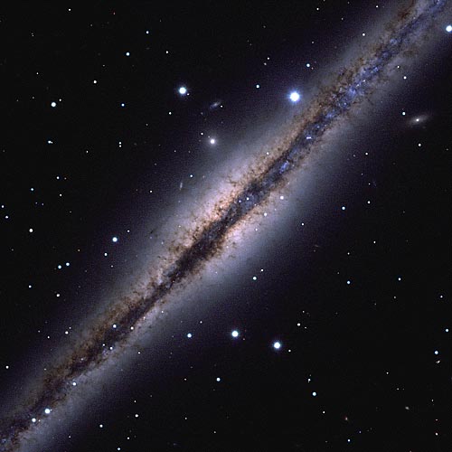 Mezhzvezdnaya pyl' v NGC 891