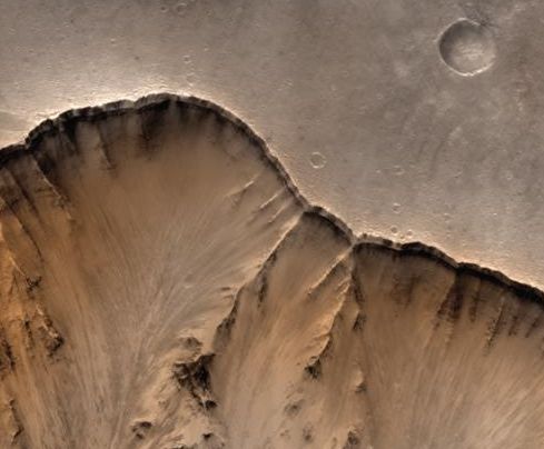 Марс: край каньона