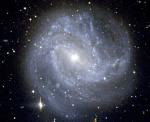 M83: spiral'naya galaktika s peremychkoi
