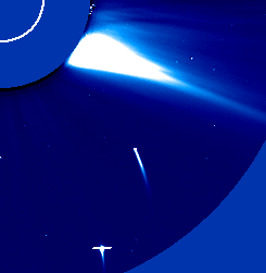 Pasushiesya okolo Solnca komety-bliznecy