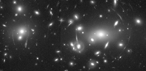 Skoplenie galaktik Eibl 2218: gravitacionnaya linza