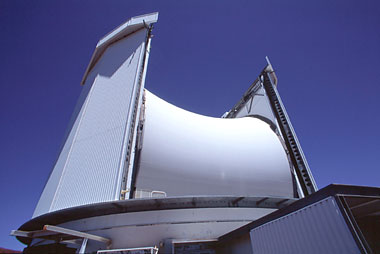 15-метровый телескоп Максвелла в рабочем положении (Гавайи)