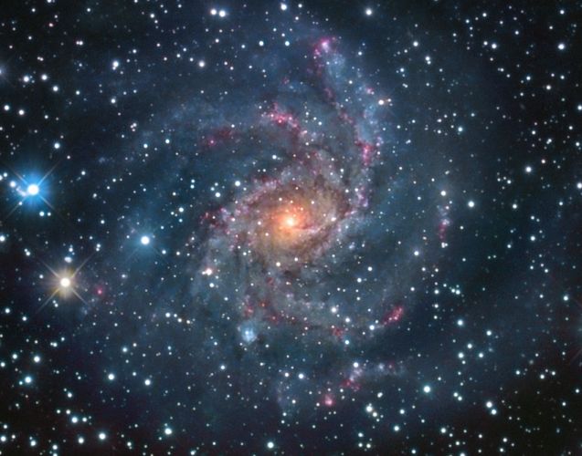 NGC 6946: галактика, видимая "плашмя"