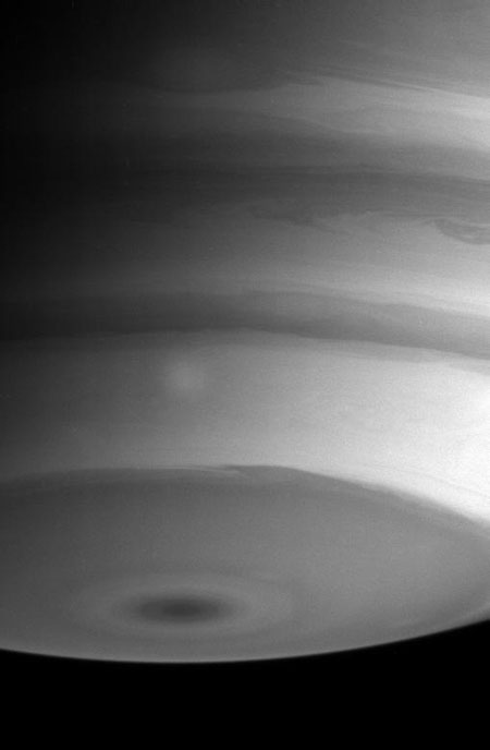 Южный полюс Сатурна: вид с "Кассини"