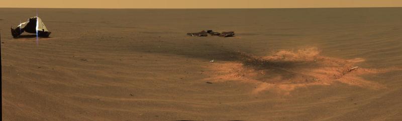 Udarnyi krater na Marse v meste padeniya teplovogo kozhuha
