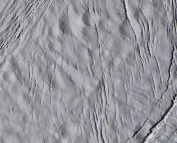 Энцелад: снимок крупным планом