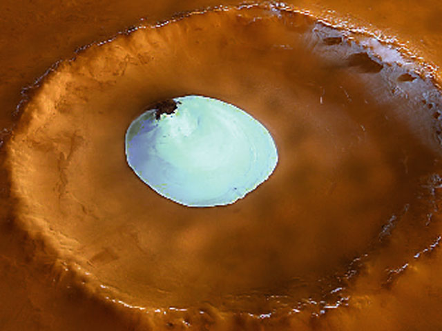 Водяной лед в марсианском кратере