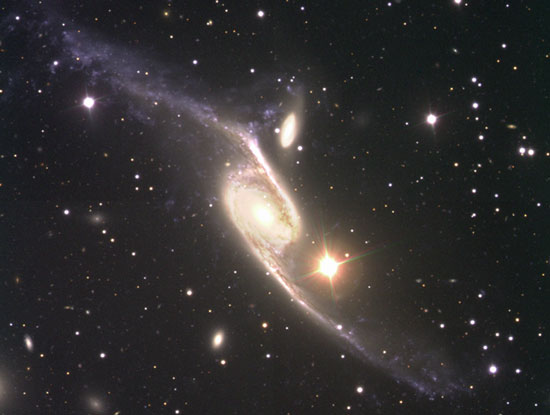 NGC 6872: vytyanutaya spiral'naya galaktika