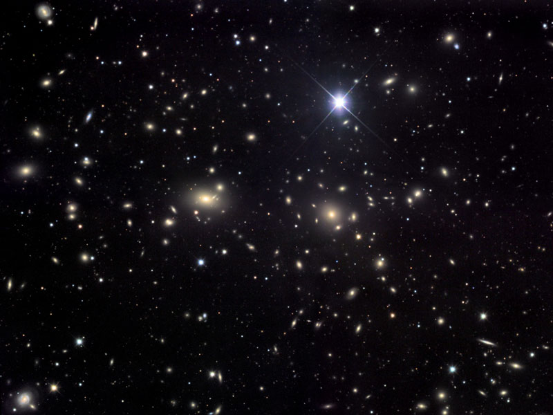 Skoplenie galaktik v Volosah Veroniki