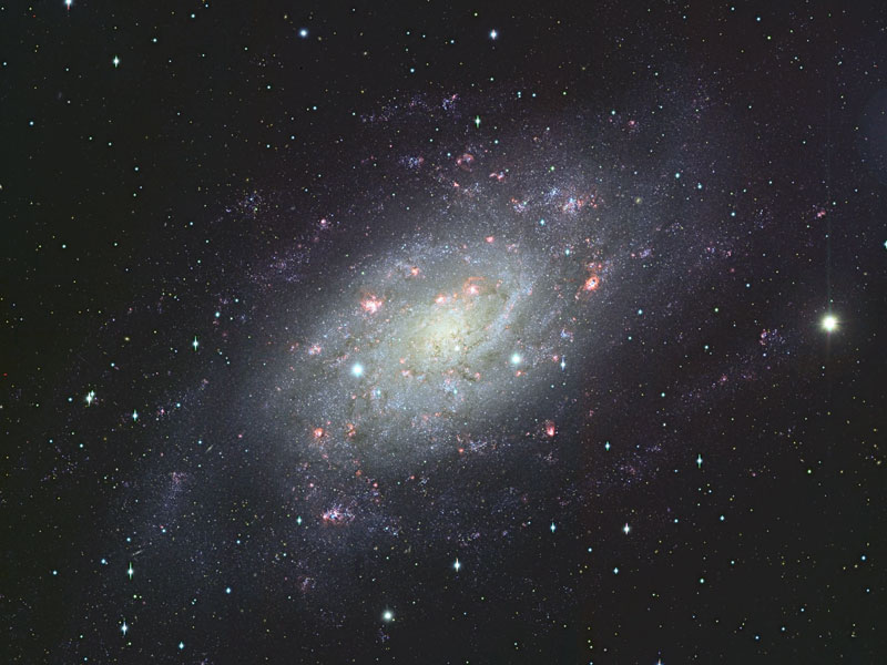Спиральная галактика NGC 2403 в телескоп Субару