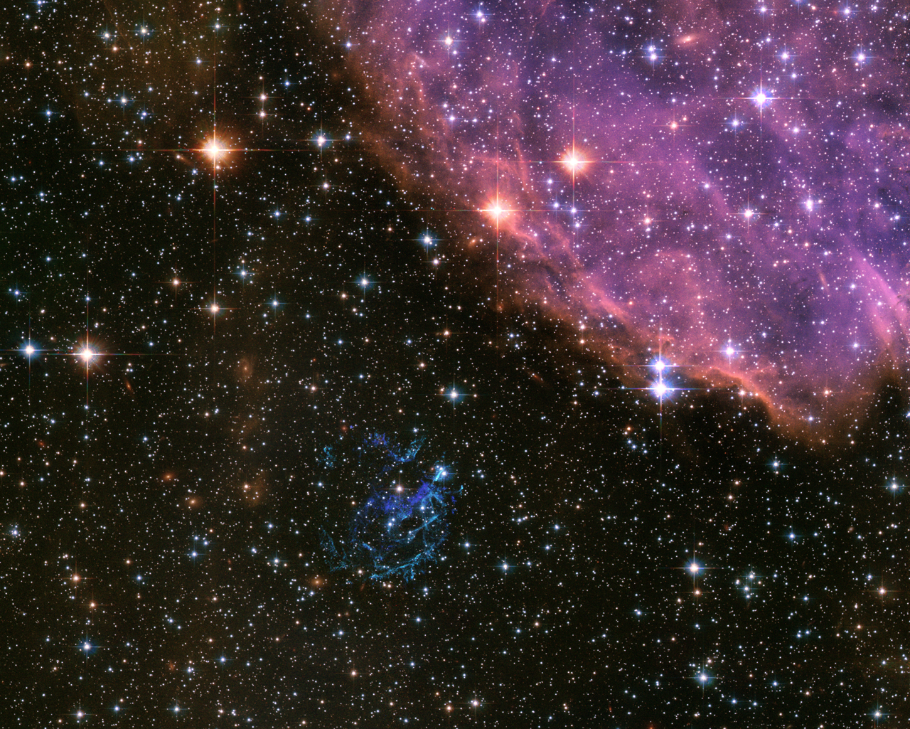 Остаток сверхновой E0102