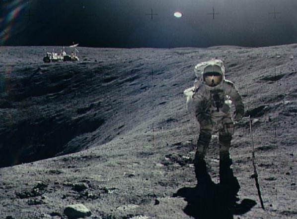 Аполлон-16: исследование Отвесного кратера