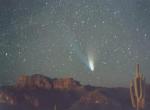 Kometa Heila-Boppa nad gorami Sueveriya