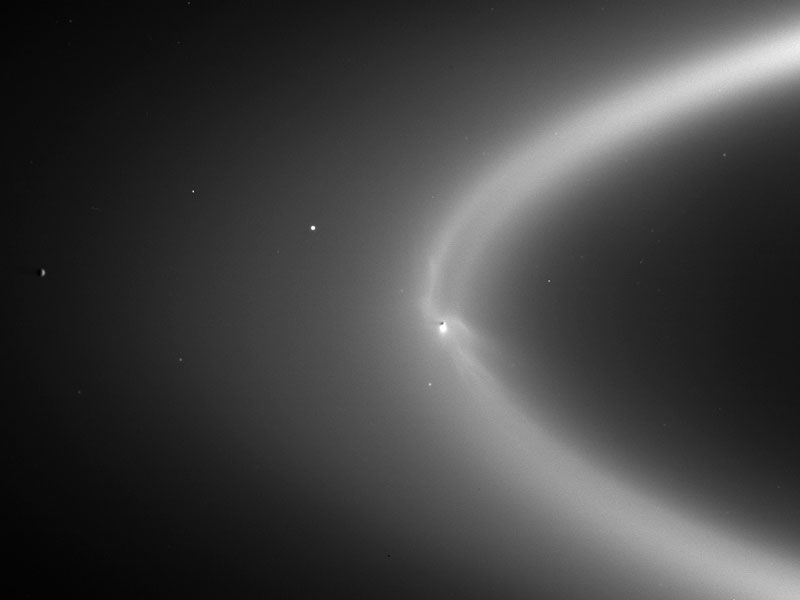 Энцелад создает кольцо E Сатурна