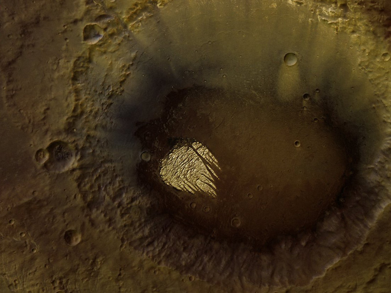 Загадочные белые "пальцы" на Марсе