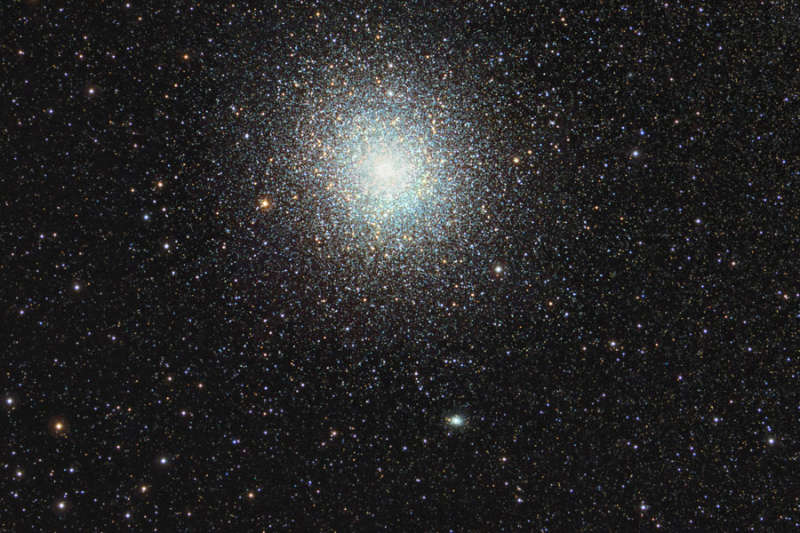 47 Tuc: огромное шаровое звездное скопление