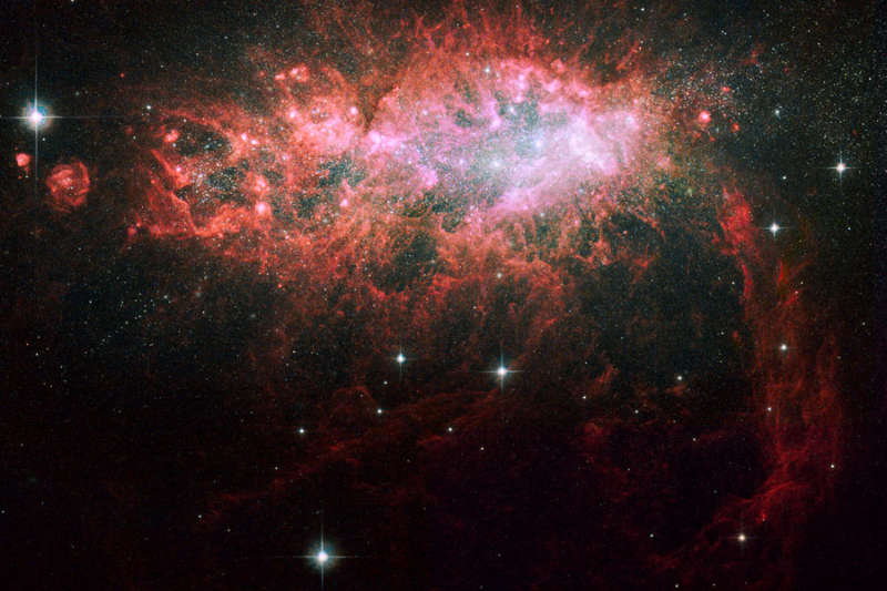 NGC 1569: vspyshka zvezdoobrazovaniya v karlikovoi nepravil'noi galaktike