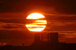 Восход Солнца в декабре над мысом Сунион