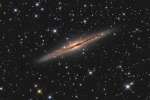Spiral'naya galaktika NGC 891: vid s rebra