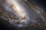 Необычная спиральная галактика M66 в телескоп им. Хаббла