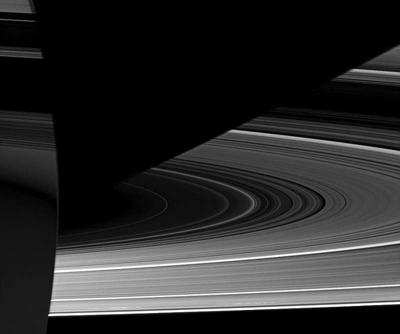 Сатурн: светлый, тёмный, странный