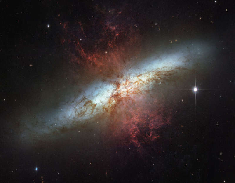M82: галактика с суперветром.