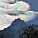 Радужные облака в Гималаях