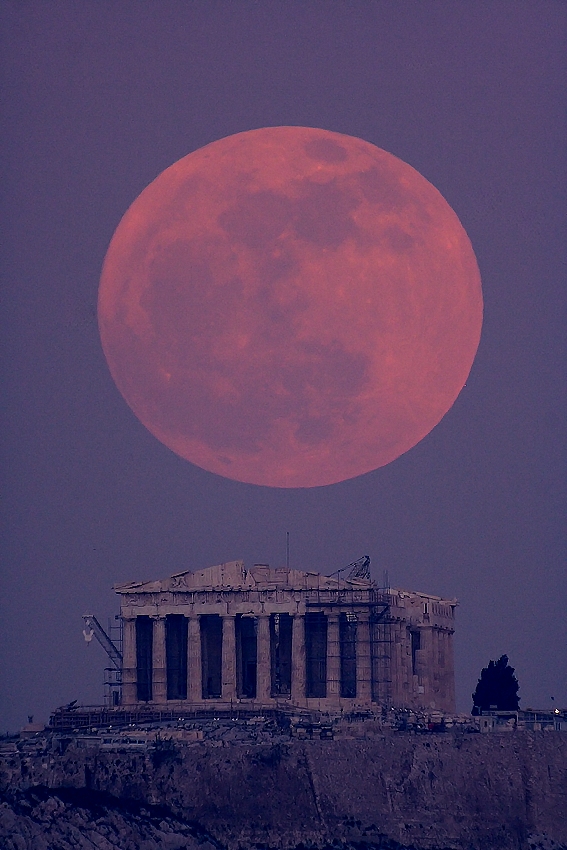 Луна над Парфеноном