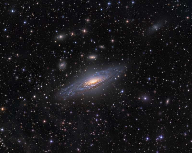 NGC 7331 и её окрестности