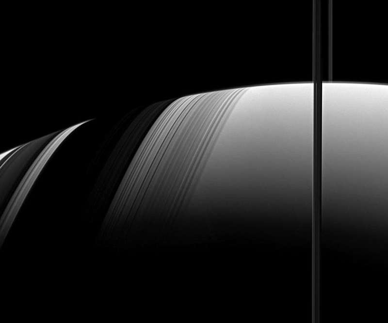 Сатурн: тени солнечных часов