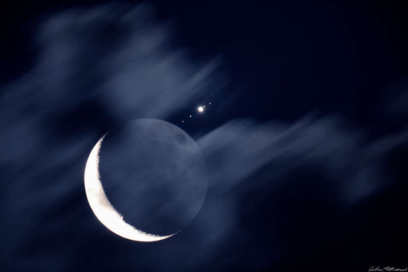 Luna vstrechaetsya s Yupiterom