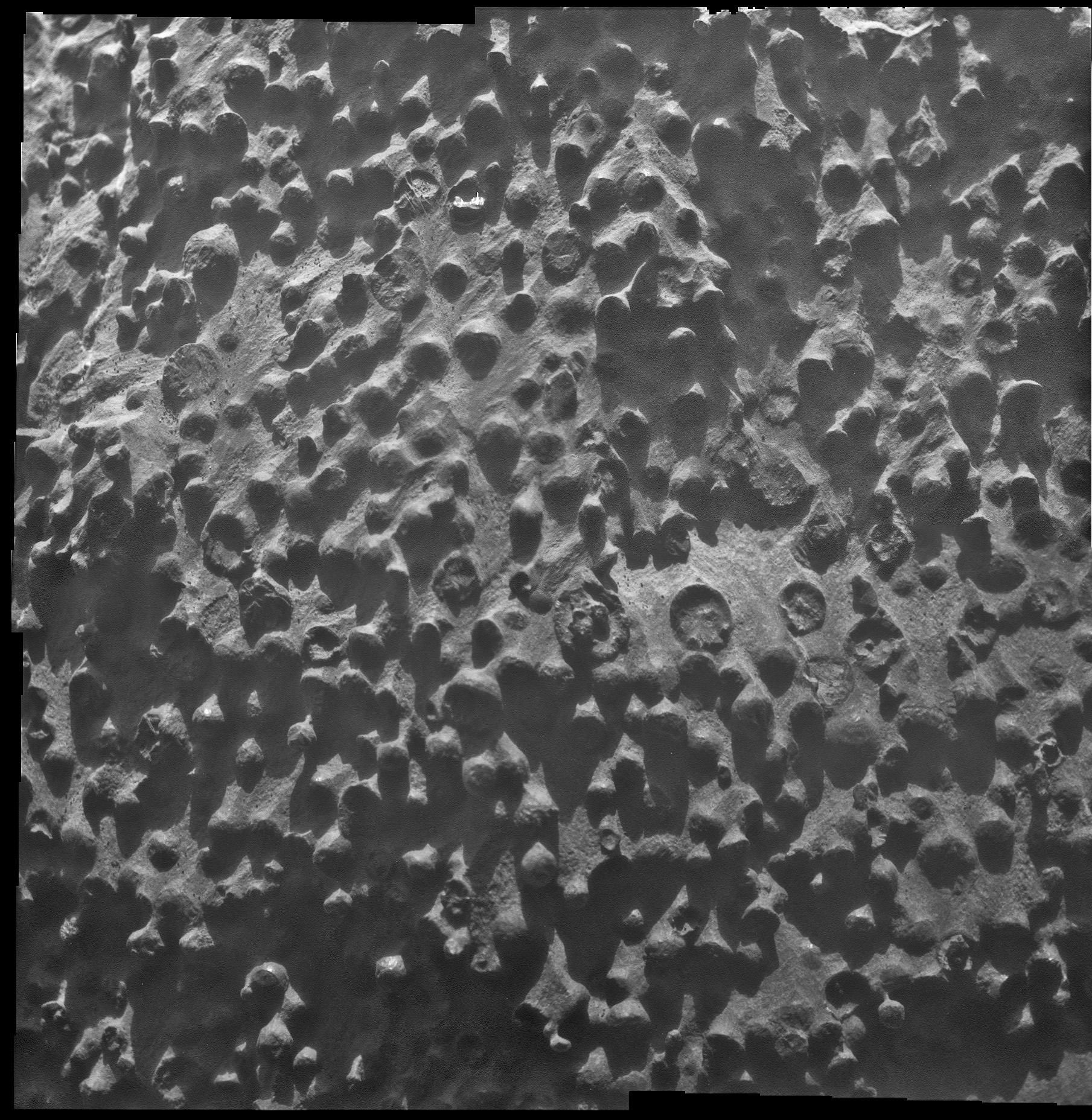 Необычные шары на Марсе