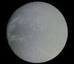 Слегка цветной спутник Сатурна Диона