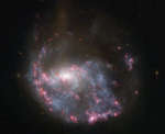 NGC 922: кольцевая столкновительная галактика