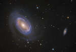 NGC 4725: spiral'naya galaktika s odnim rukavom