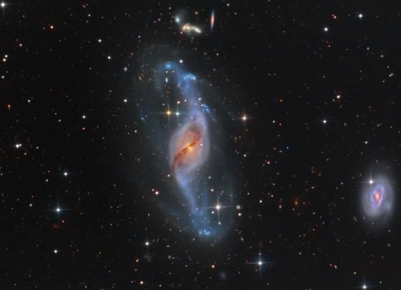 Взаимодействующая галактика NGC 3718