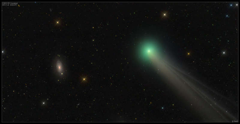 Комета Лавджоя перед галактикой M63