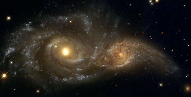 Сталкивающиеся спиральные галактики